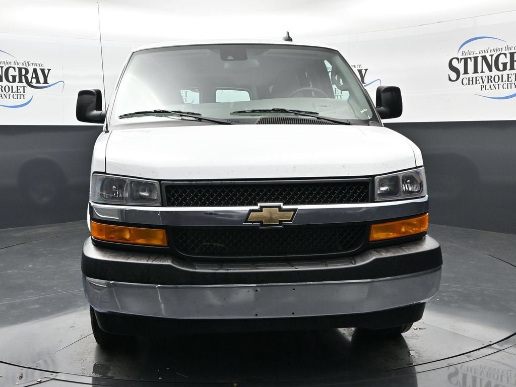 2025 Chevrolet Express Passenger 1LT