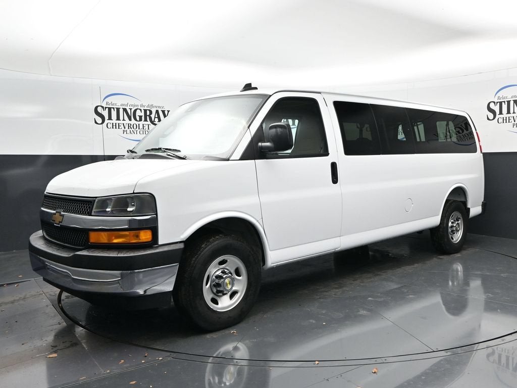 2025 Chevrolet Express Passenger 1LT