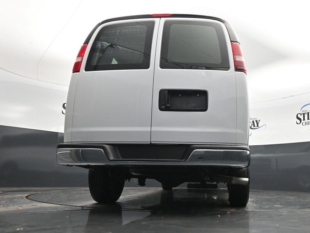 2025 Chevrolet Express Passenger 1LT