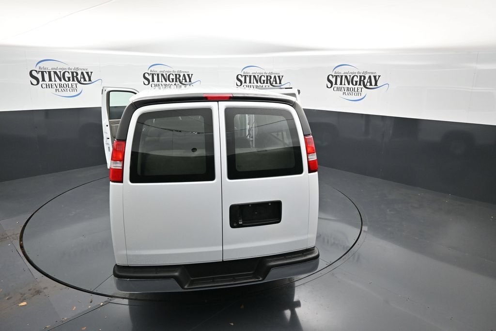 2025 Chevrolet Express Passenger 1LT