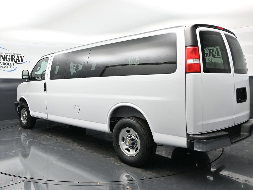 2025 Chevrolet Express Passenger 1LT
