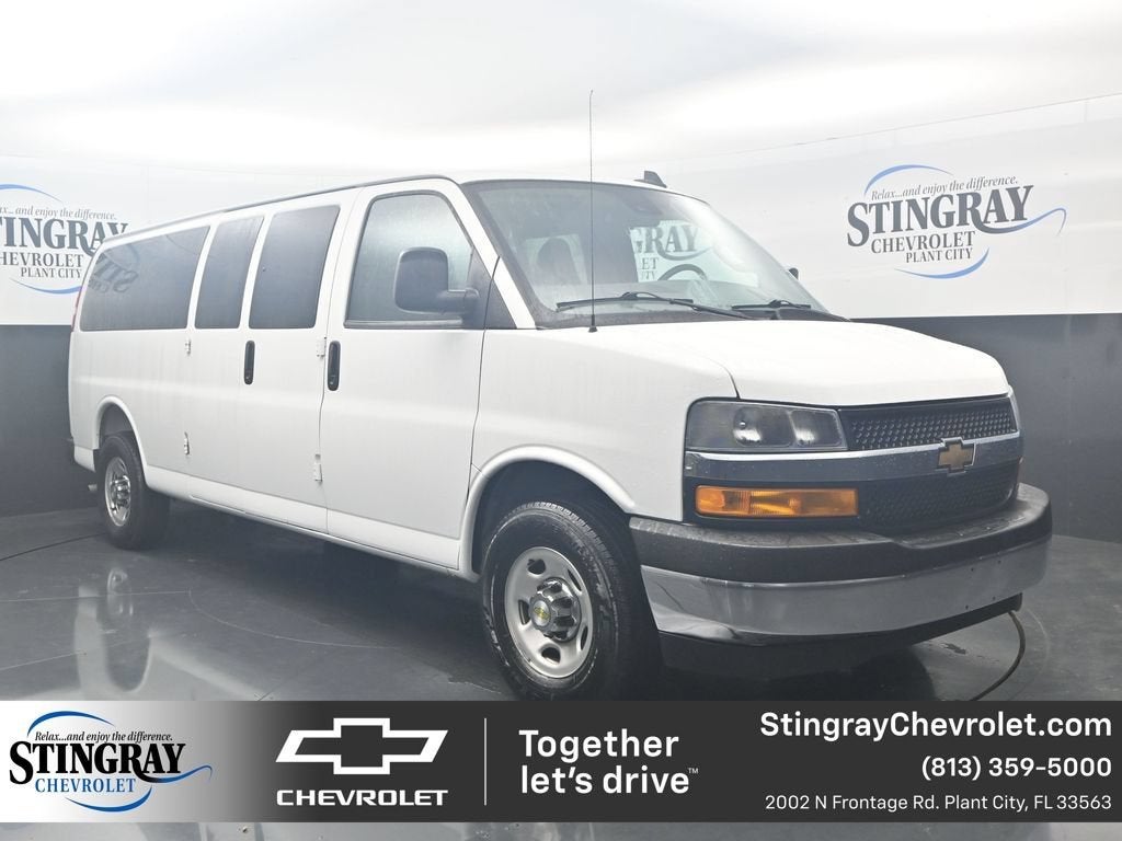 2025 Chevrolet Express Passenger 1LT