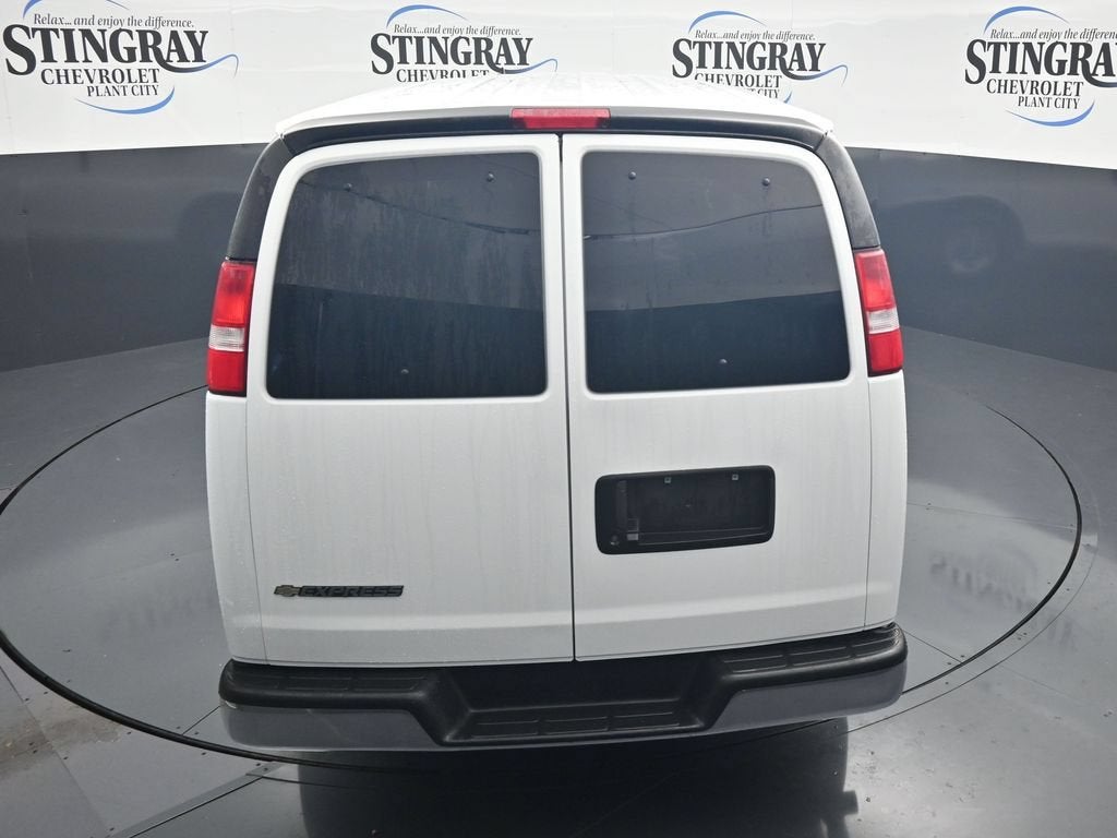 2025 Chevrolet Express Passenger 1LT