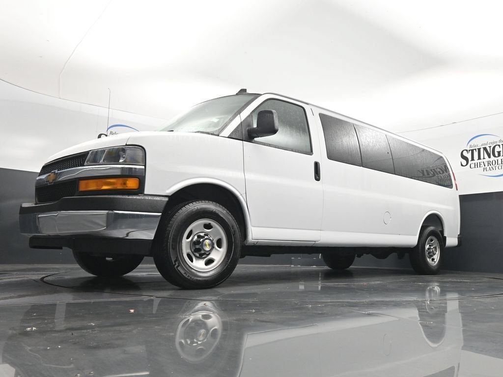 2025 Chevrolet Express Passenger 1LT