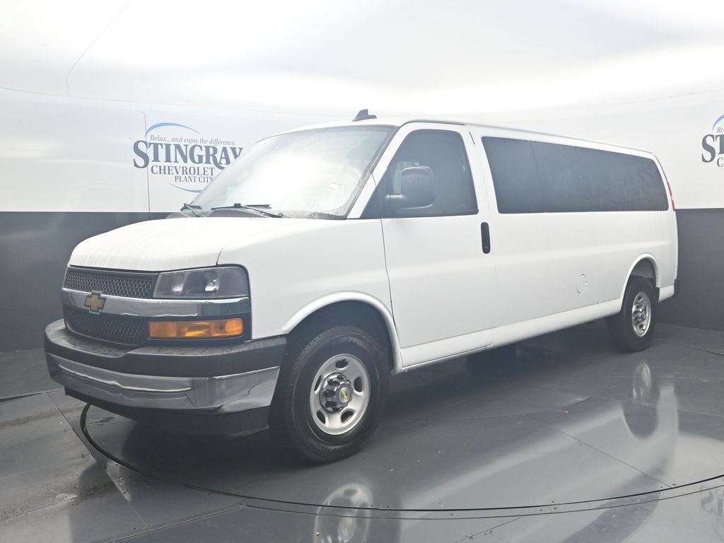 2025 Chevrolet Express Passenger 1LT