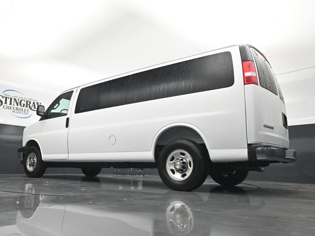 2025 Chevrolet Express Passenger 1LT