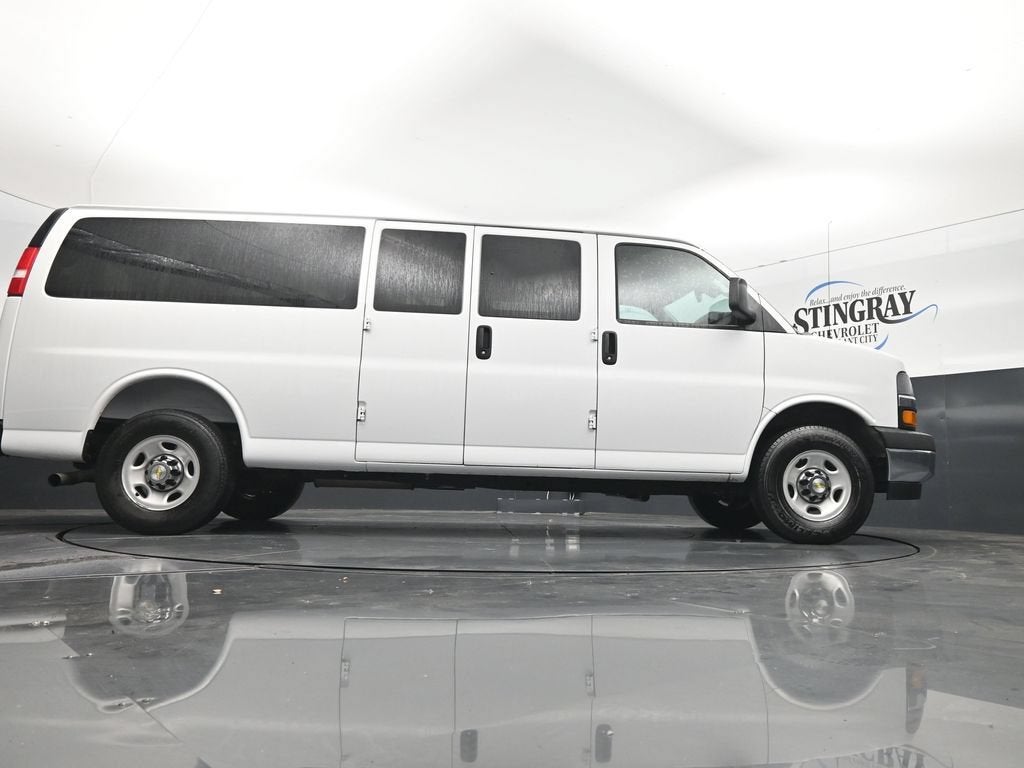 2025 Chevrolet Express Passenger 1LT
