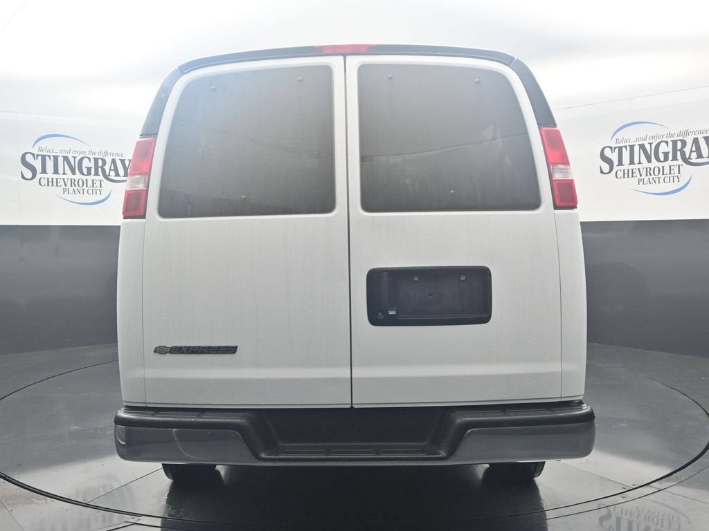 2025 Chevrolet Express Passenger 1LT
