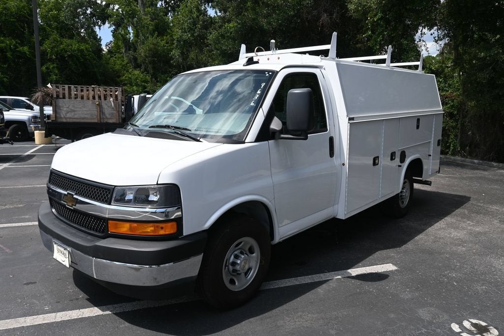 2025 Chevrolet Express Cutaway 3500 1WT