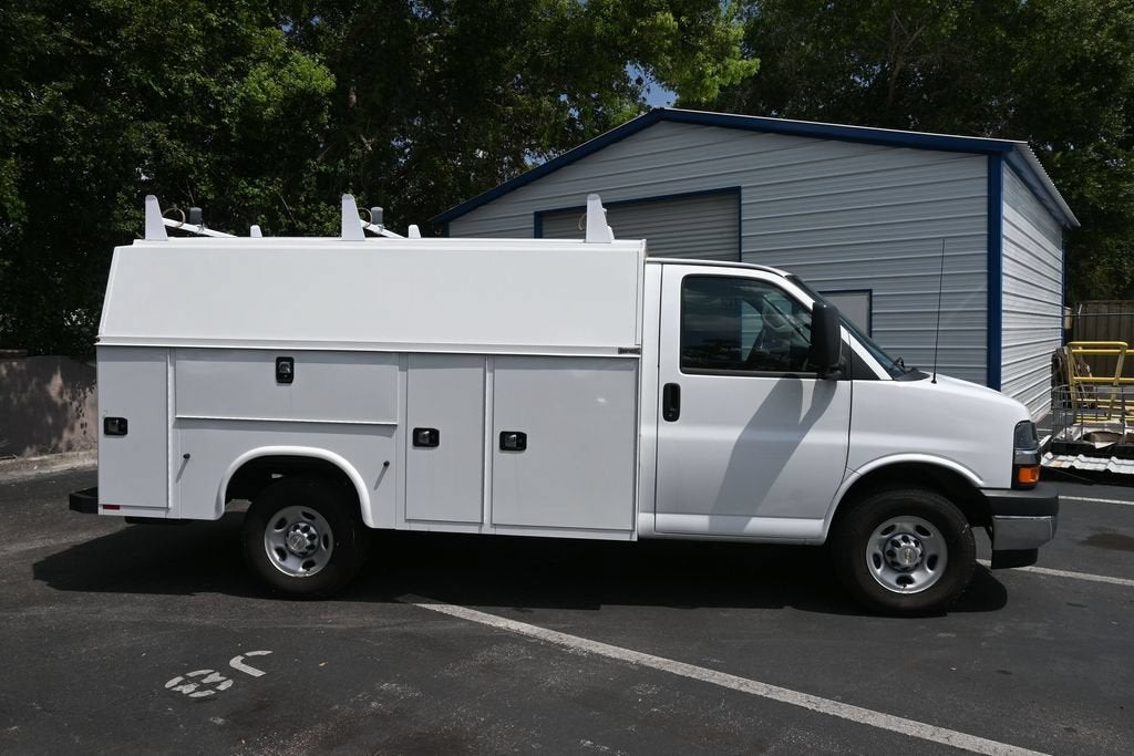 2025 Chevrolet Express Cutaway 3500 1WT