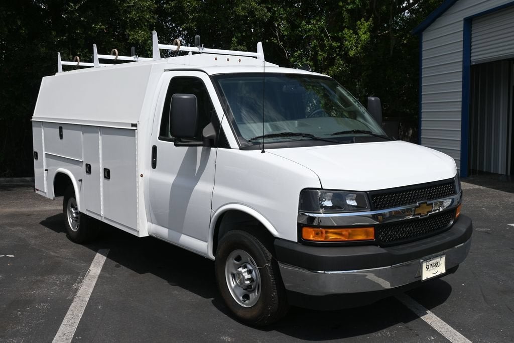 2025 Chevrolet Express Cutaway 3500 1WT
