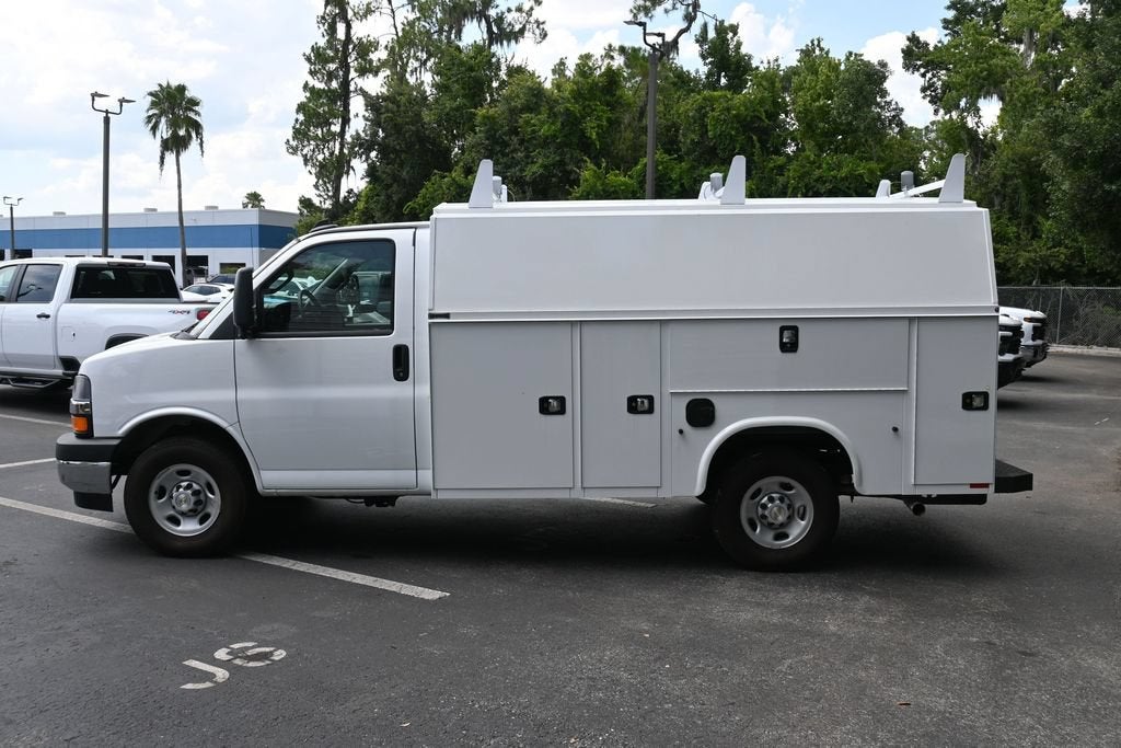 2025 Chevrolet Express Cutaway 3500 1WT