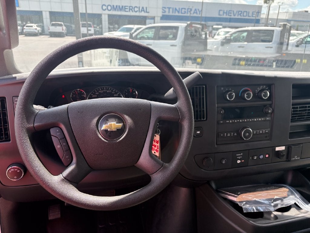 2025 Chevrolet Express Cutaway 3500 1WT