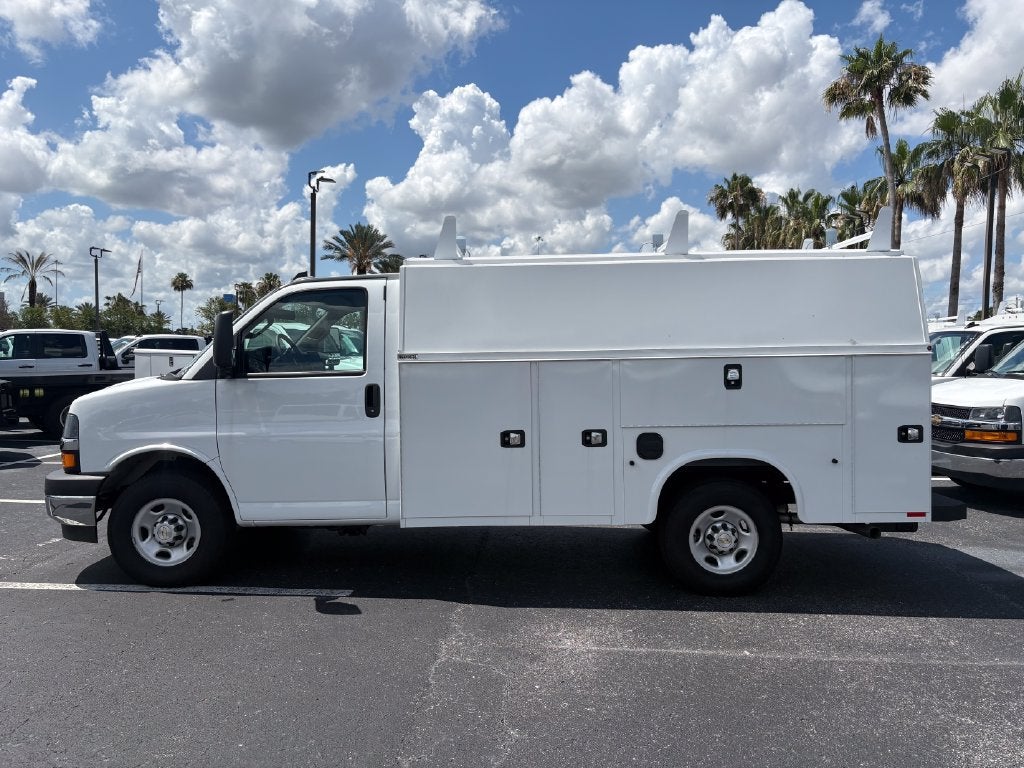 2025 Chevrolet Express Cutaway 3500 1WT