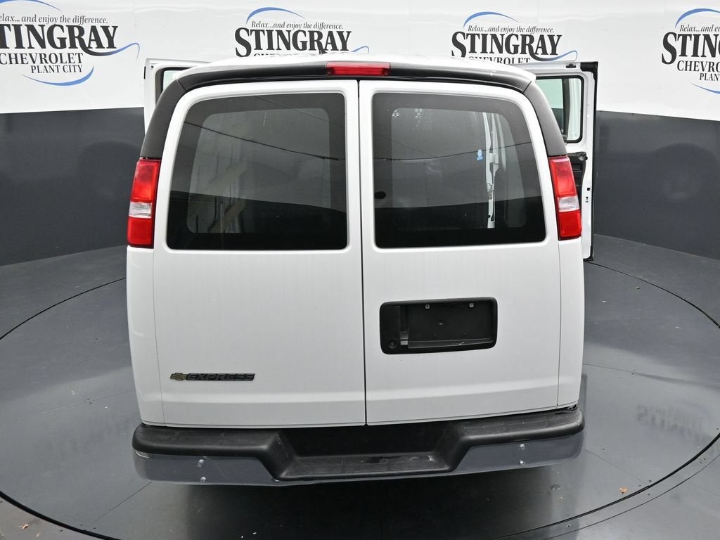 2025 Chevrolet Express Cargo WT