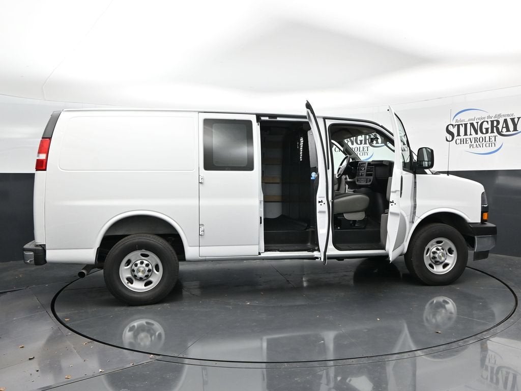 2025 Chevrolet Express Cargo WT