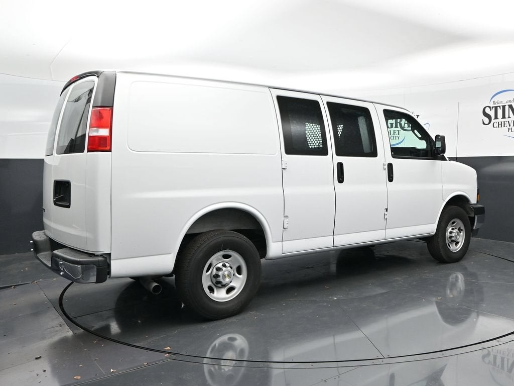 2025 Chevrolet Express Cargo WT