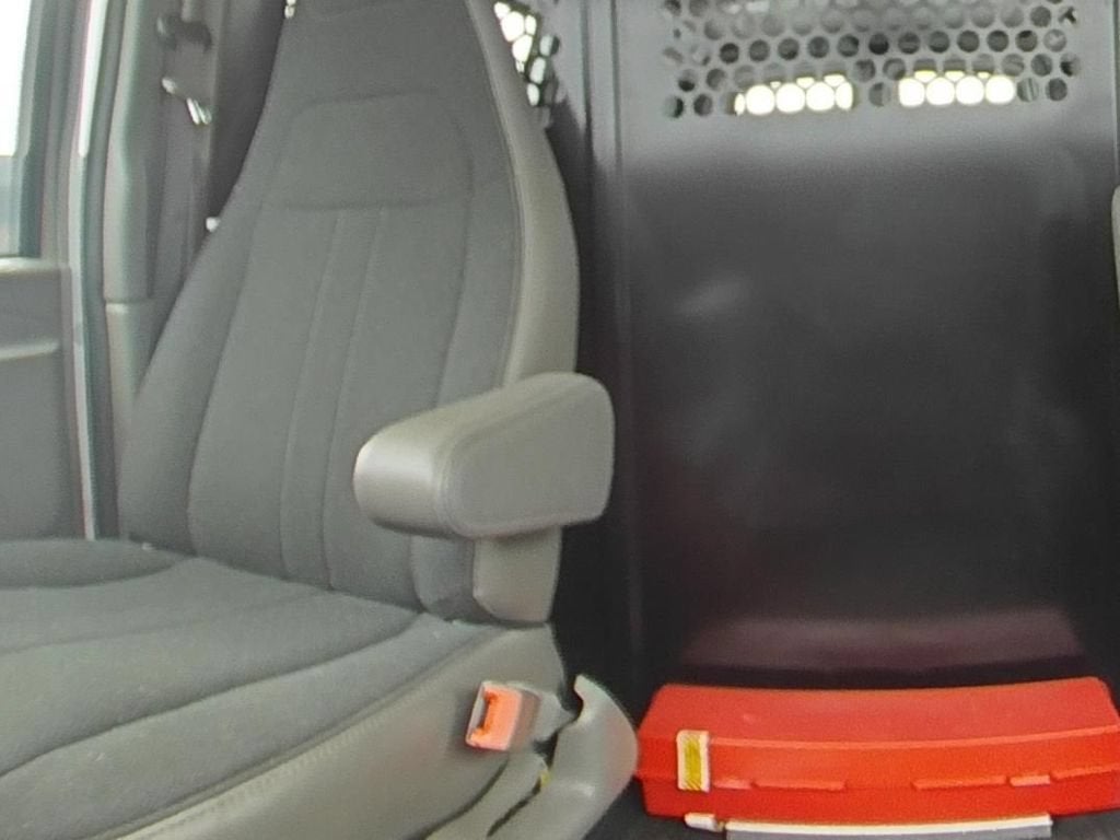 2025 Chevrolet Express Cargo WT