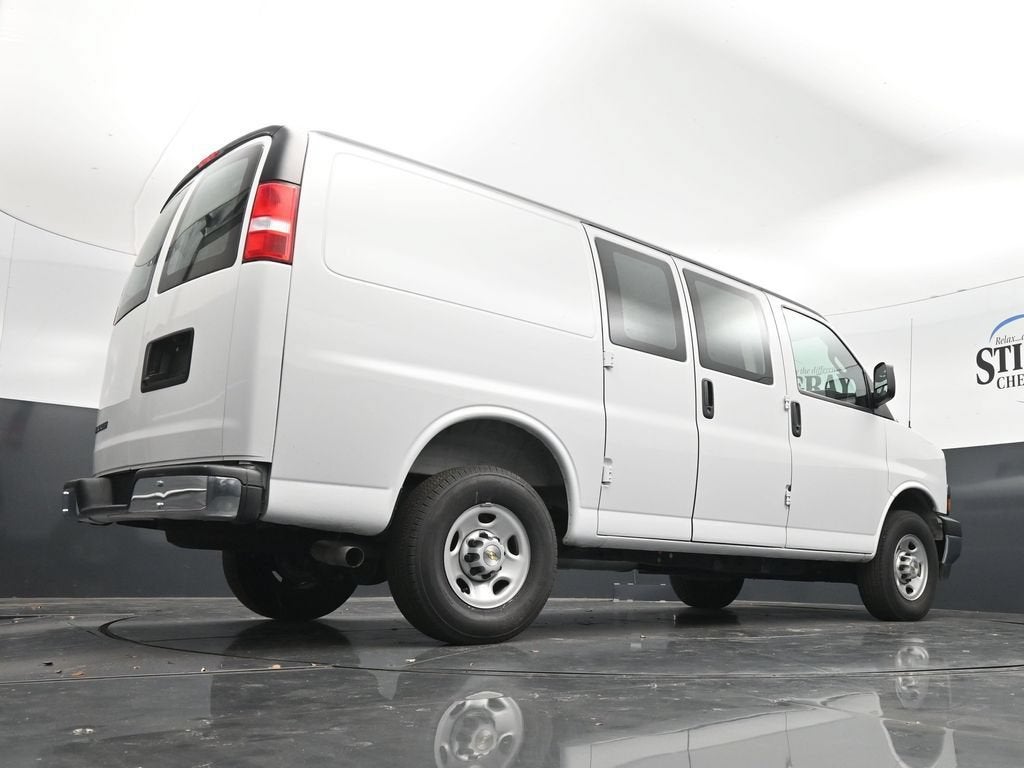 2025 Chevrolet Express Cargo WT