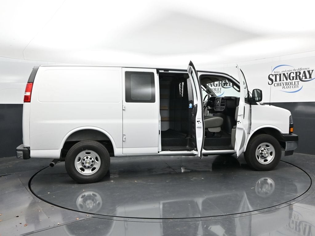 2025 Chevrolet Express Cargo WT