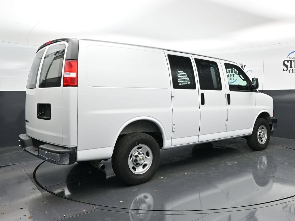 2025 Chevrolet Express Cargo WT