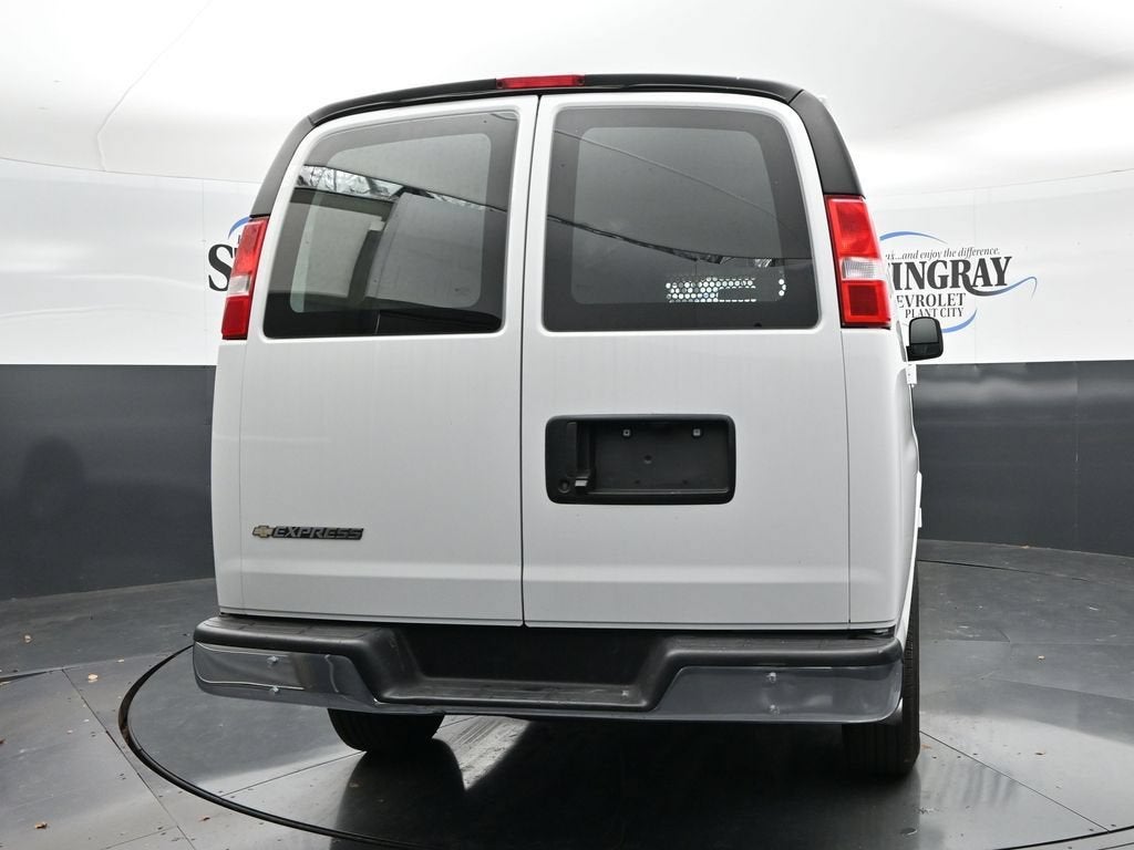 2025 Chevrolet Express Cargo WT