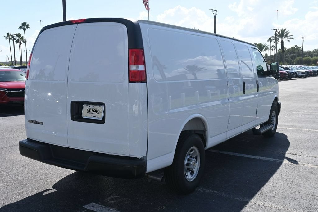 2025 Chevrolet Express Cargo WT