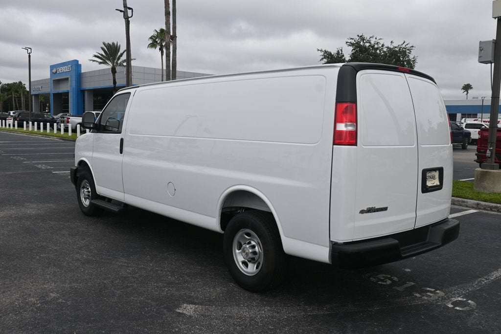2025 Chevrolet Express Cargo WT