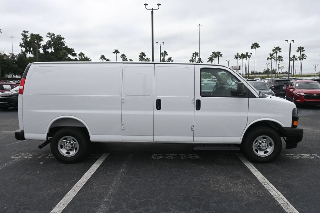 2025 Chevrolet Express Cargo WT