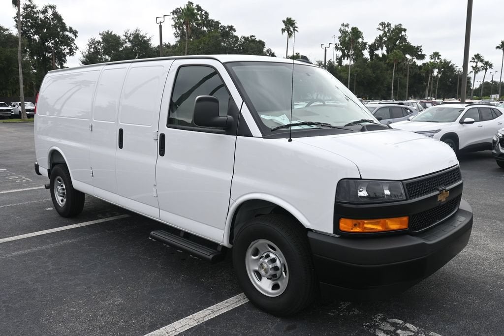 2025 Chevrolet Express Cargo WT