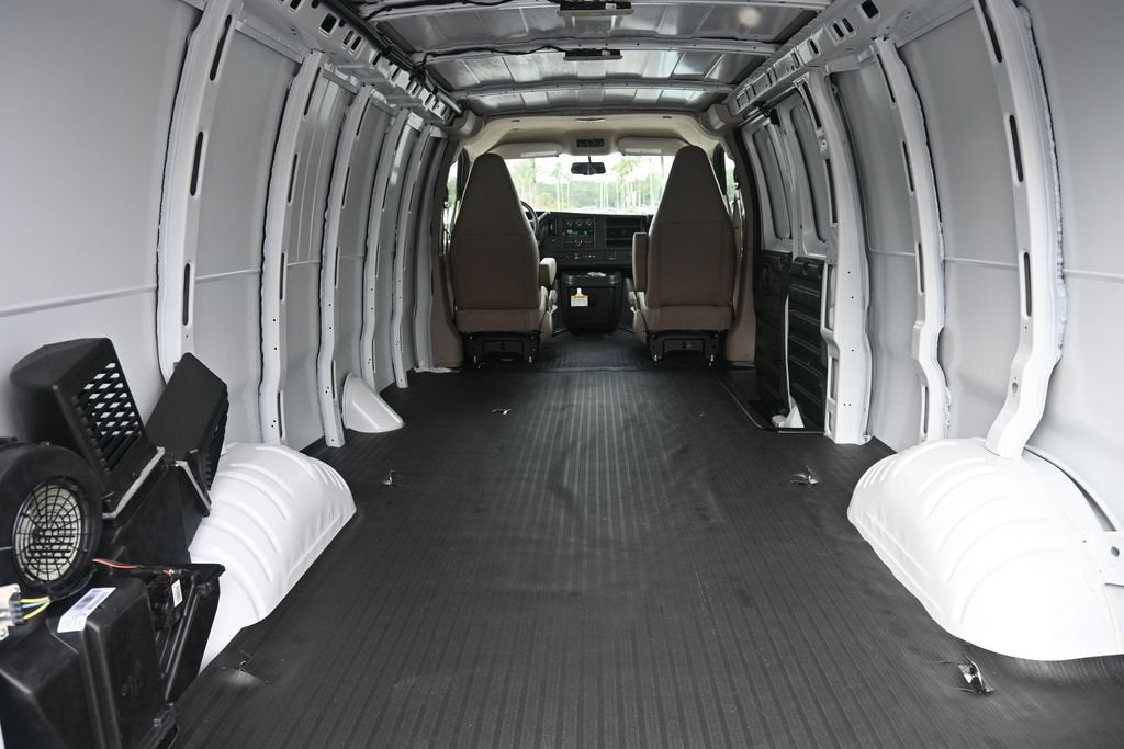 2025 Chevrolet Express Cargo WT