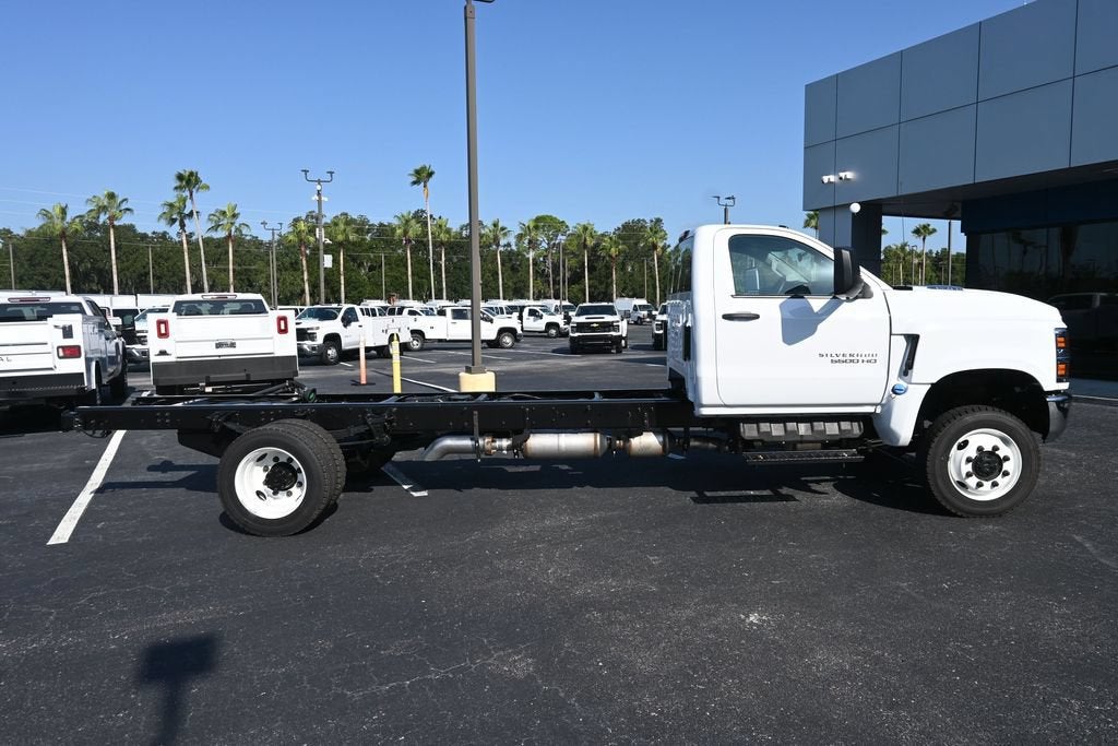 2024 Chevrolet Silverado 5500 HD Work Truck