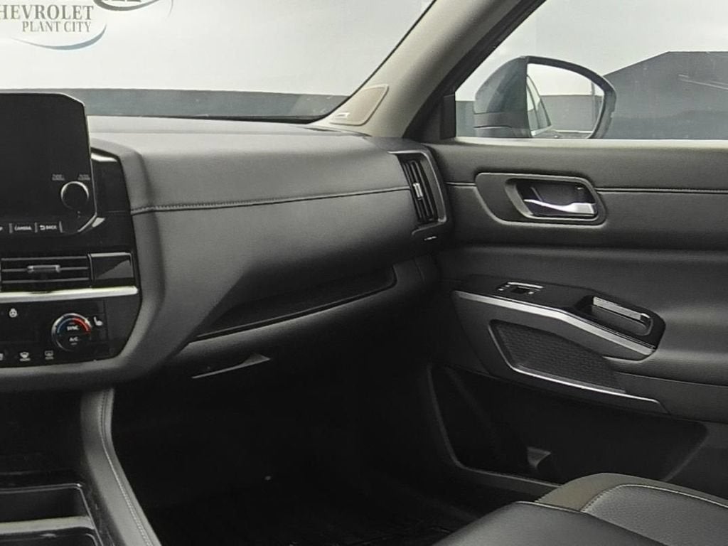 2024 Nissan Pathfinder SL FWD
