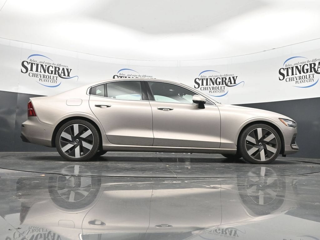 2023 Volvo S60 Recharge Plug-In Hybr Ultimate Bright Theme